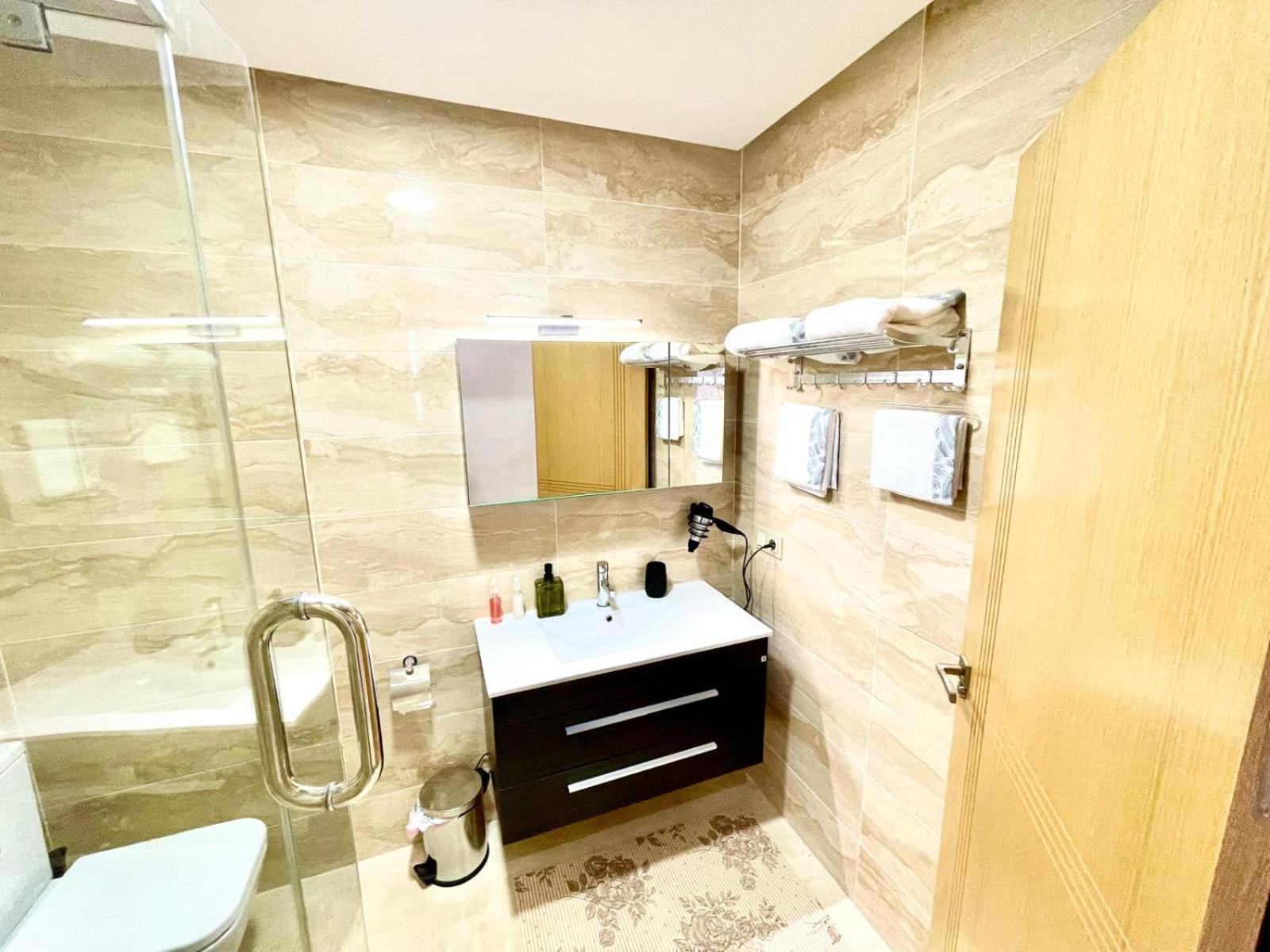 Modern Elegance With Sea Views In Central Tangier - Steps To Beach, Train And Attractions! Ngoại thất bức ảnh