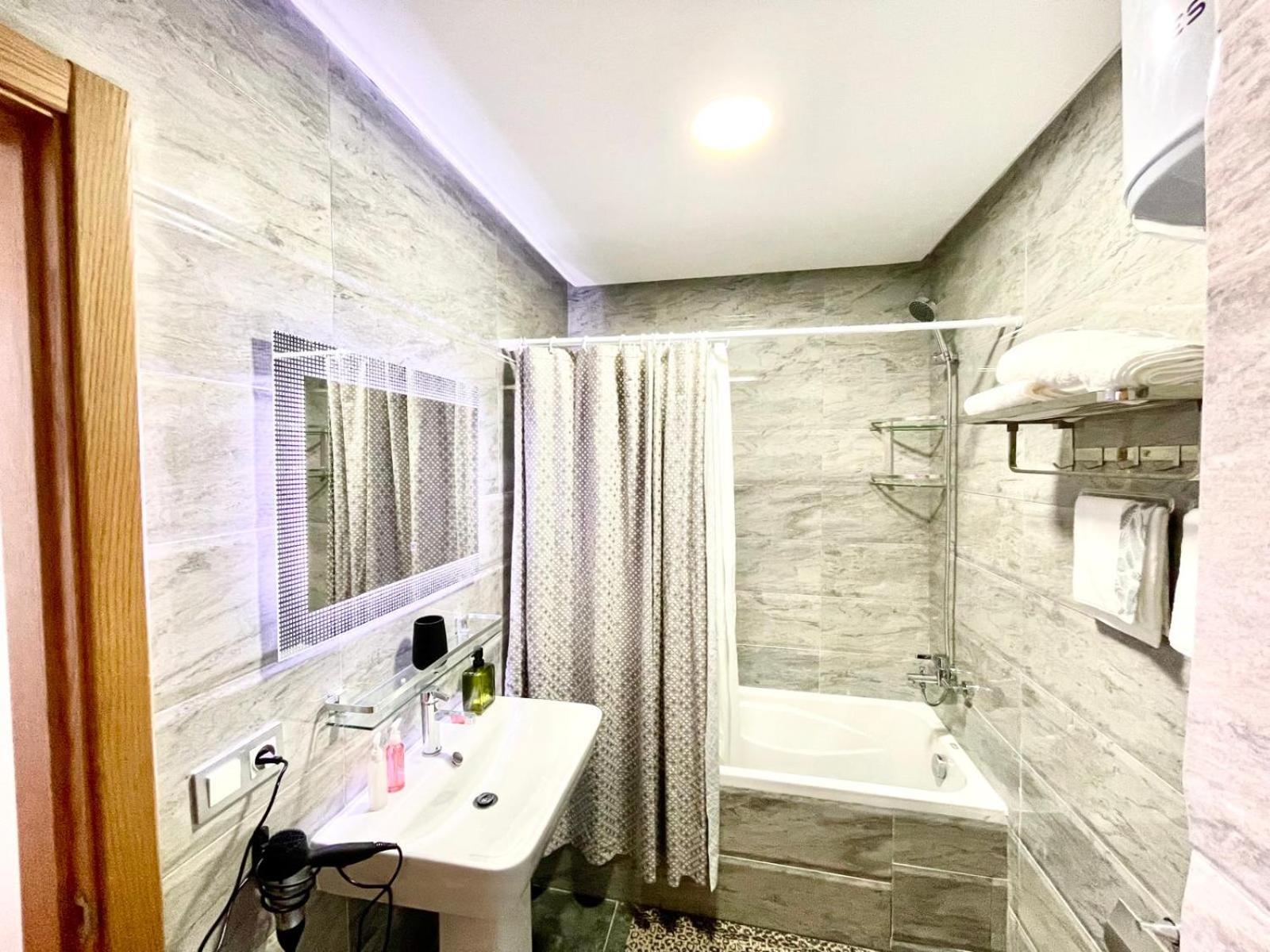 Modern Elegance With Sea Views In Central Tangier - Steps To Beach, Train And Attractions! Ngoại thất bức ảnh